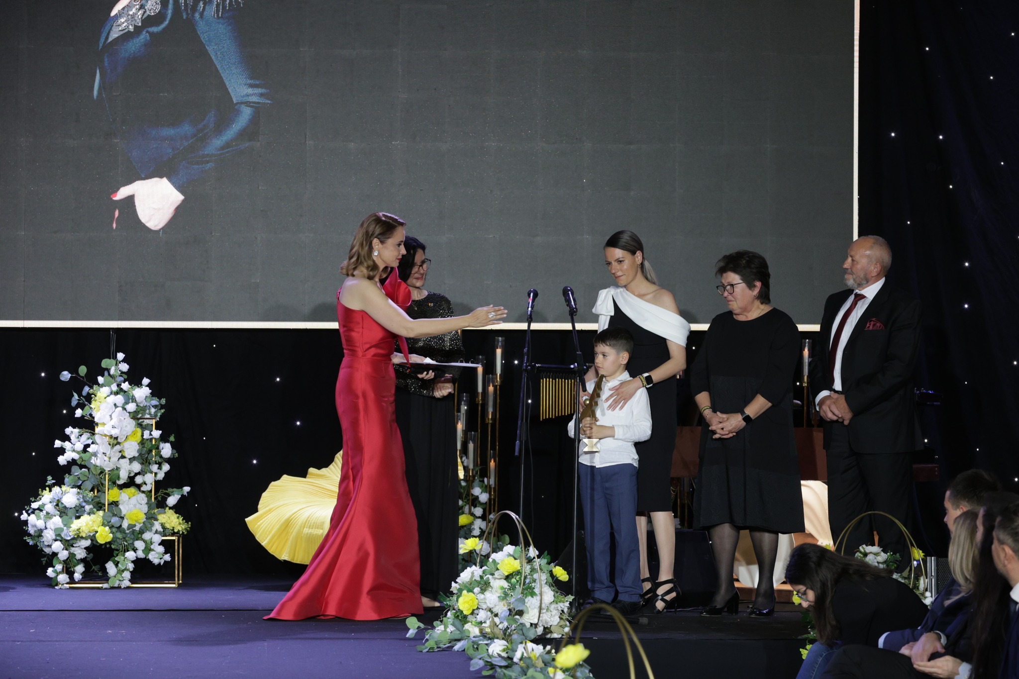 Andreea Marin si iubitul, surprinsi in ipostaze tandre la gala Nu exista nu se poate 5