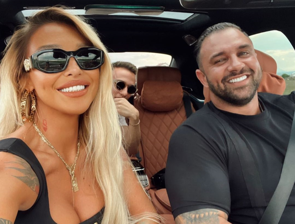 Bat clopote de nunta pentru Ema Uta si Alex Bodi 1