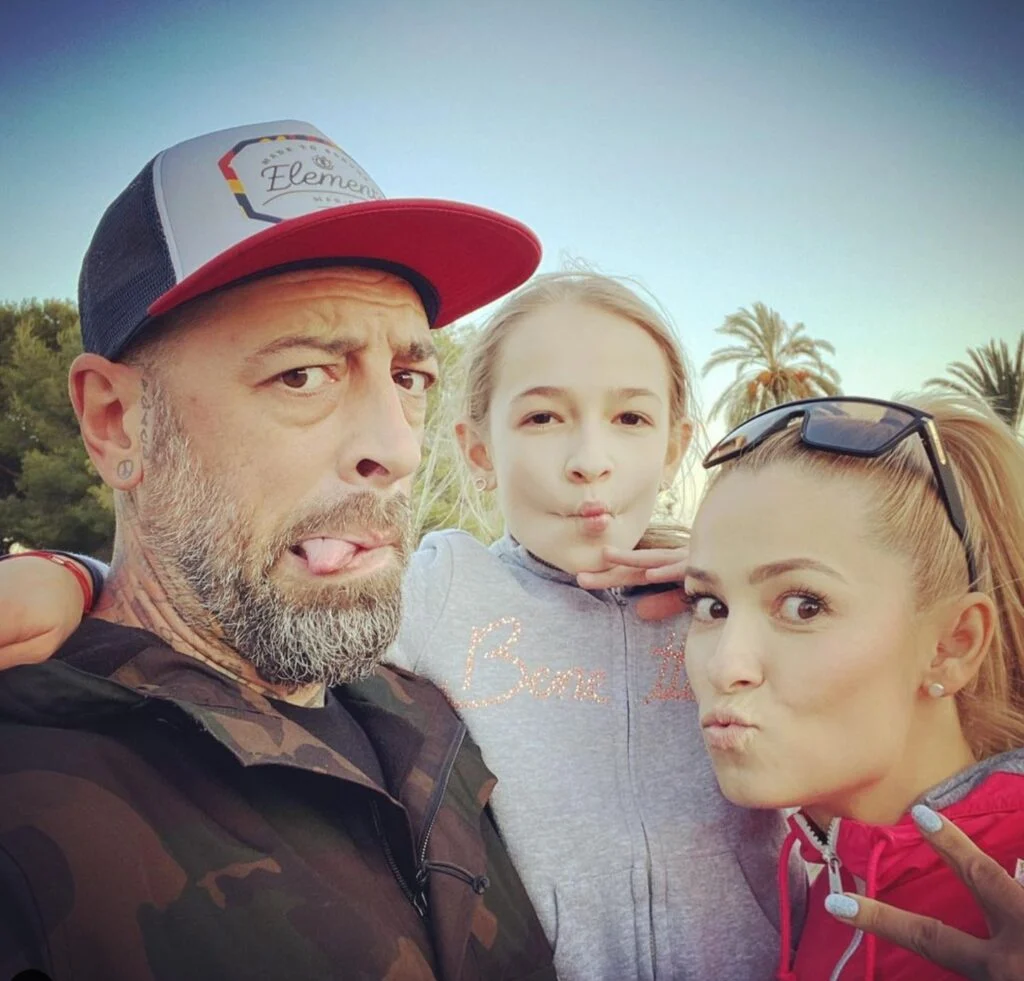 CRBL a anuntat despartirea de Elena, dupa 16 ani de casnicie 3