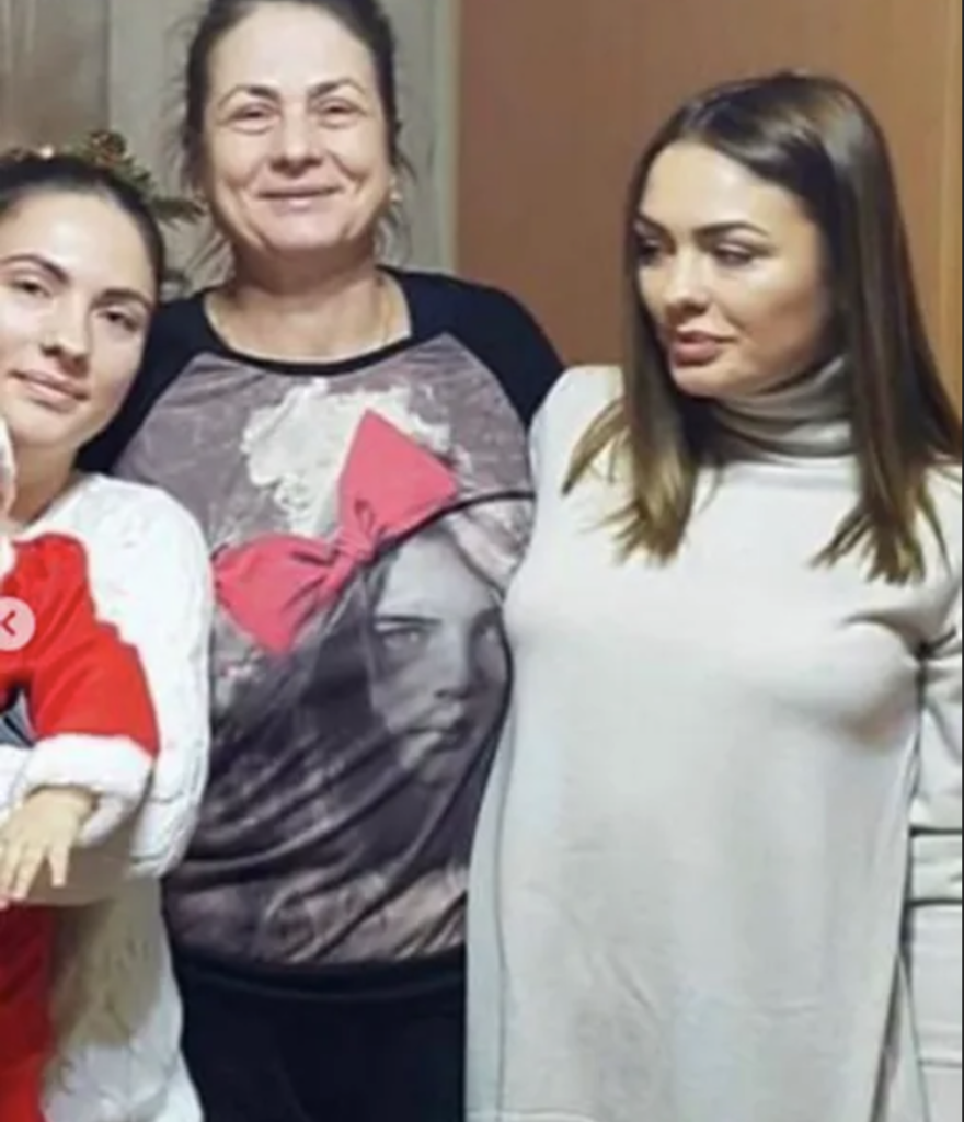 Cat de schimbata era Corina Caciuc in tinerete 10