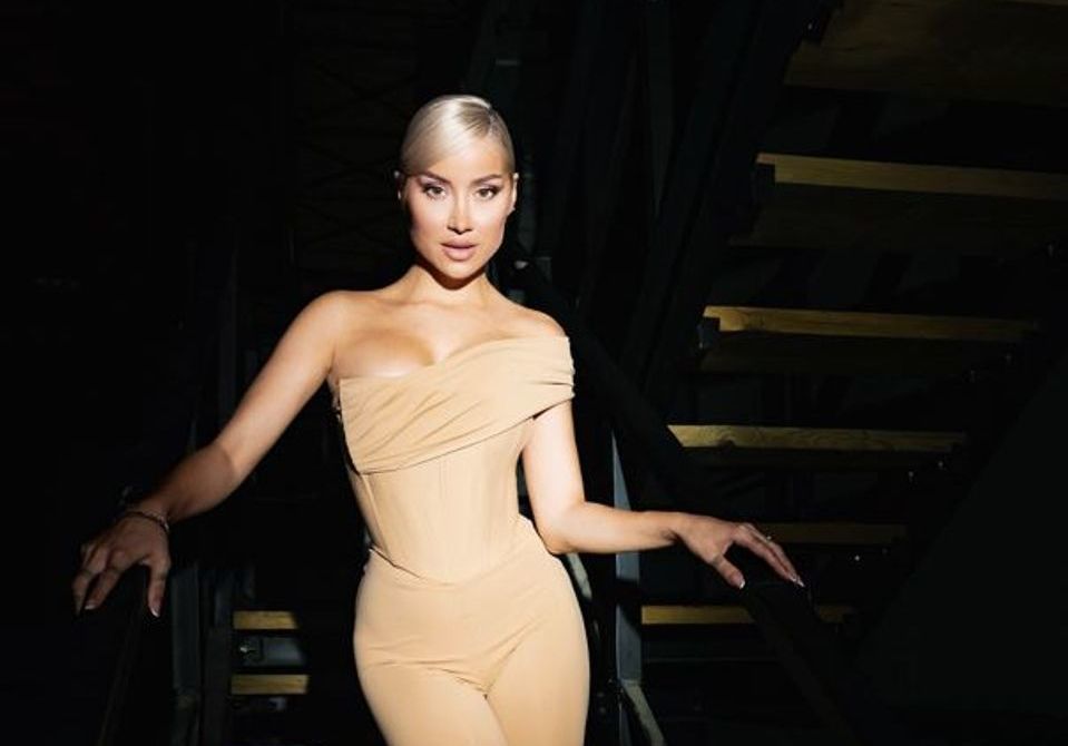 Ce operatii estetice are Alina Ceusan 8