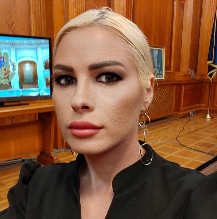 Cine este Elena Valentina Cioanca, blonda cu care se afiseaza Silvestru Sosoaca 1