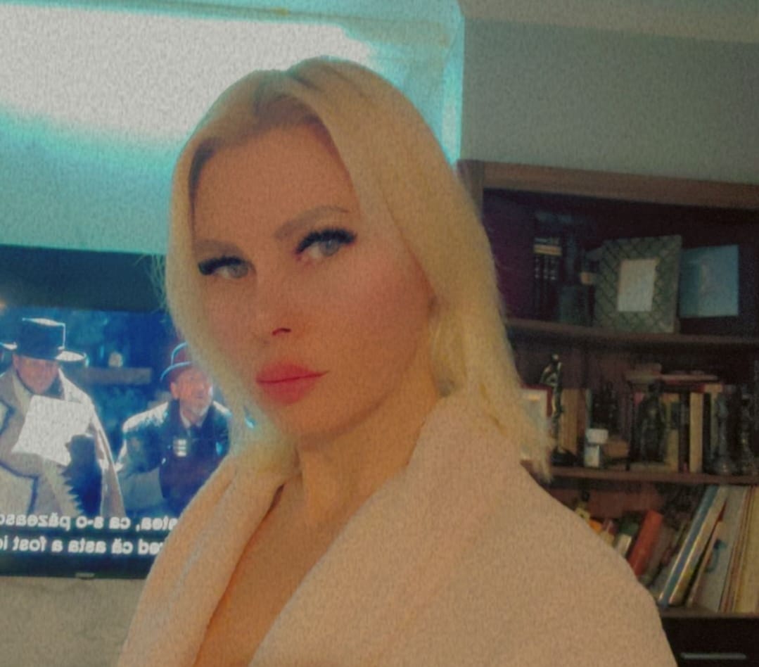 Cine este Elena Valentina Cioanca, blonda cu care se afiseaza Silvestru Sosoaca 2