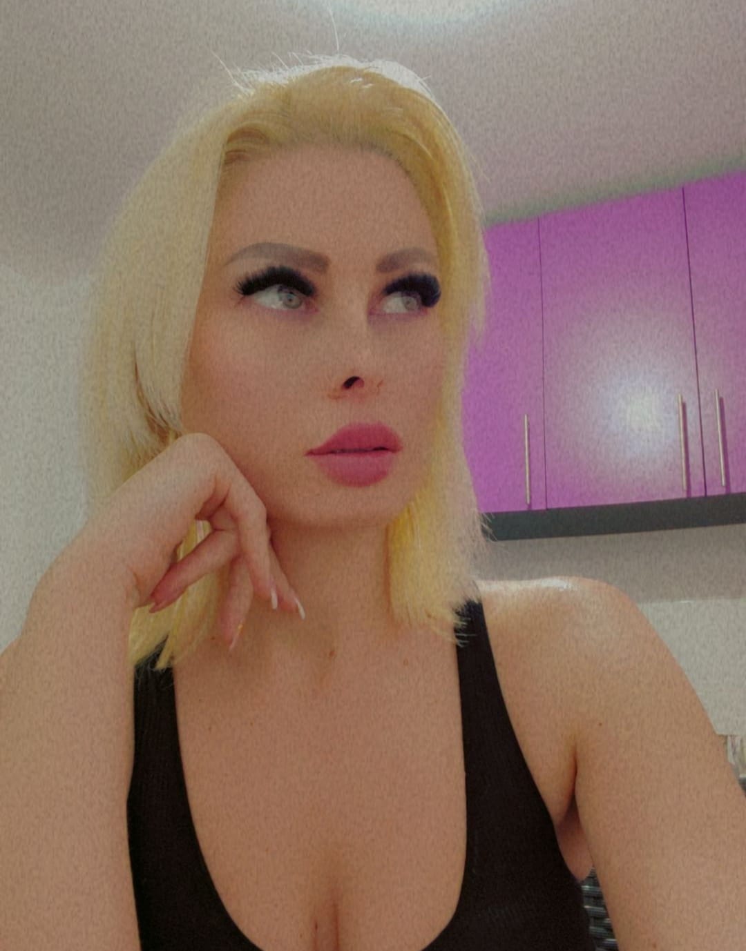 Cine este Elena Valentina Cioanca, blonda cu care se afiseaza Silvestru Sosoaca 3