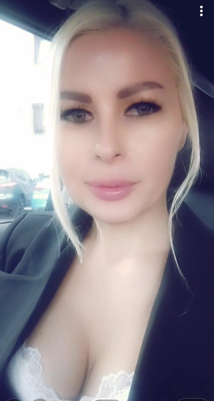 Cine este Elena Valentina Cioanca, blonda cu care se afiseaza Silvestru Sosoaca 5