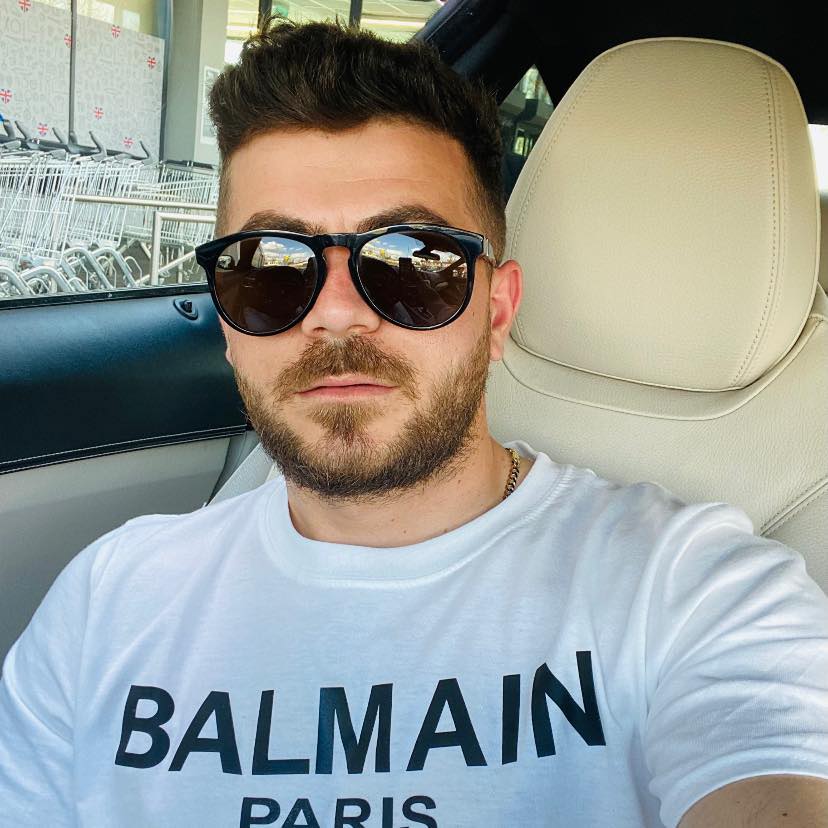 Cine este romanul care spala masinile Regelui Charles 1