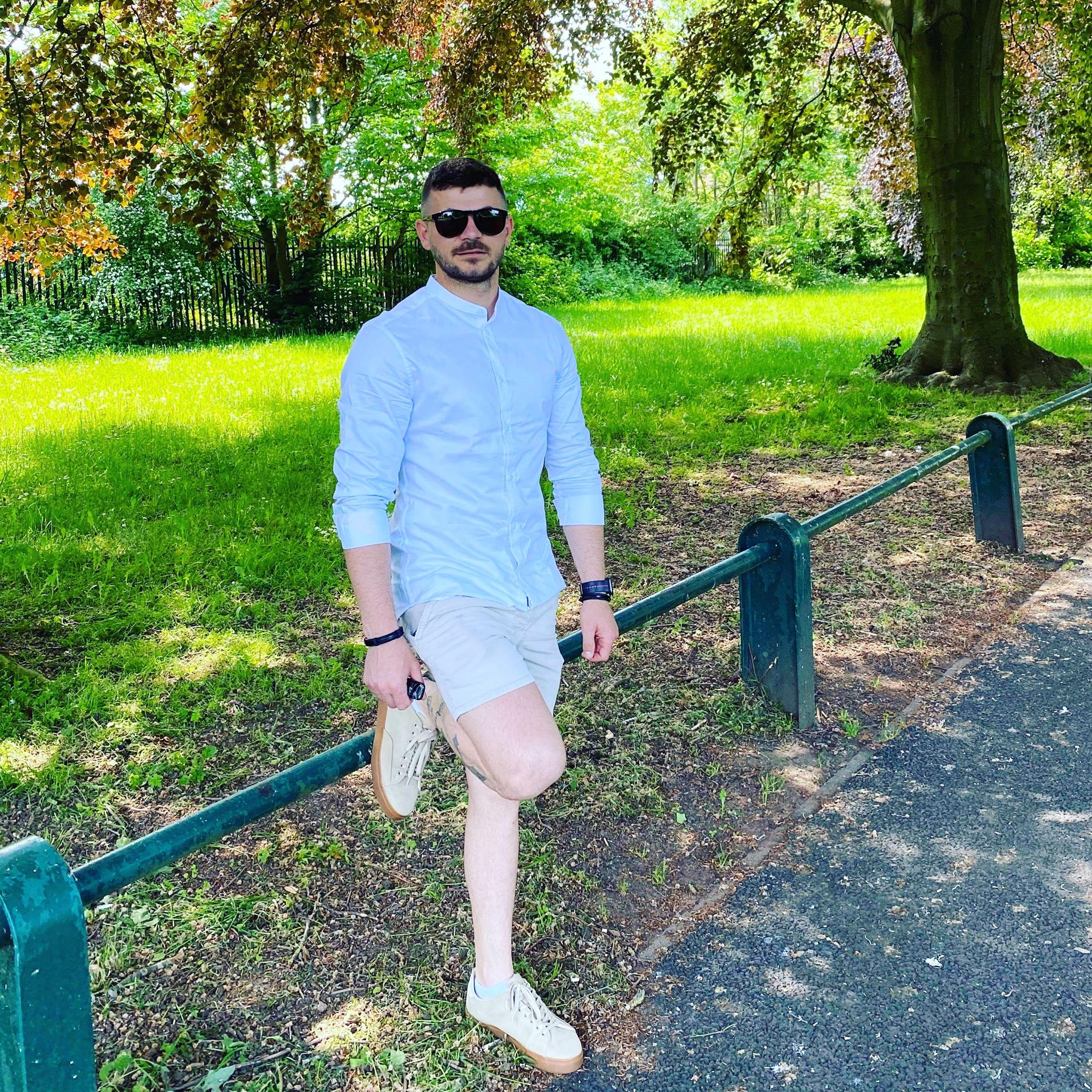 Cine este romanul care spala masinile Regelui Charles 2