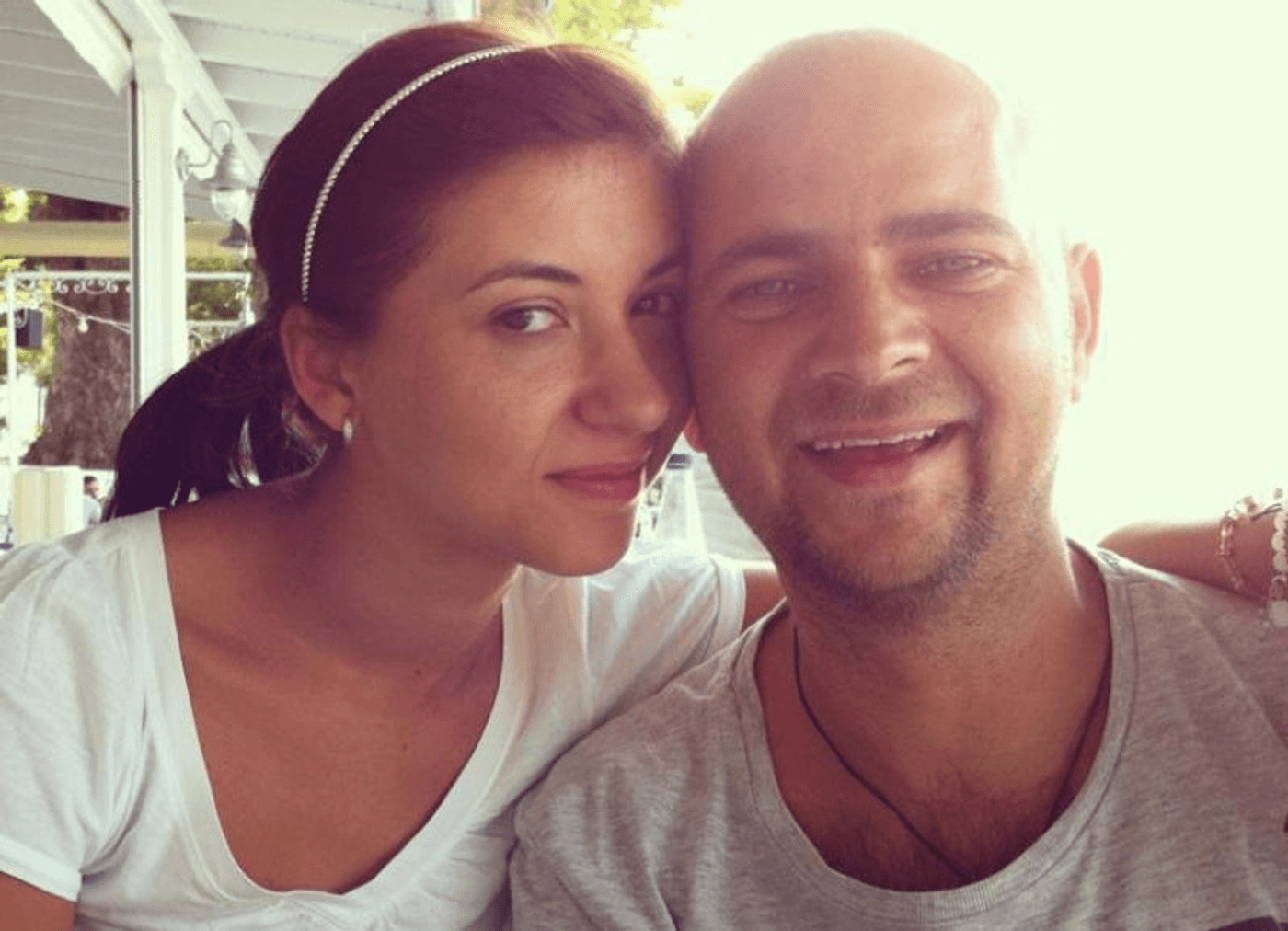 Cine este si cum arata sotia lui Cosmin Selesi 1