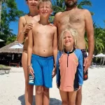 Cine este si cum arata sotia lui Cosmin Selesi 11