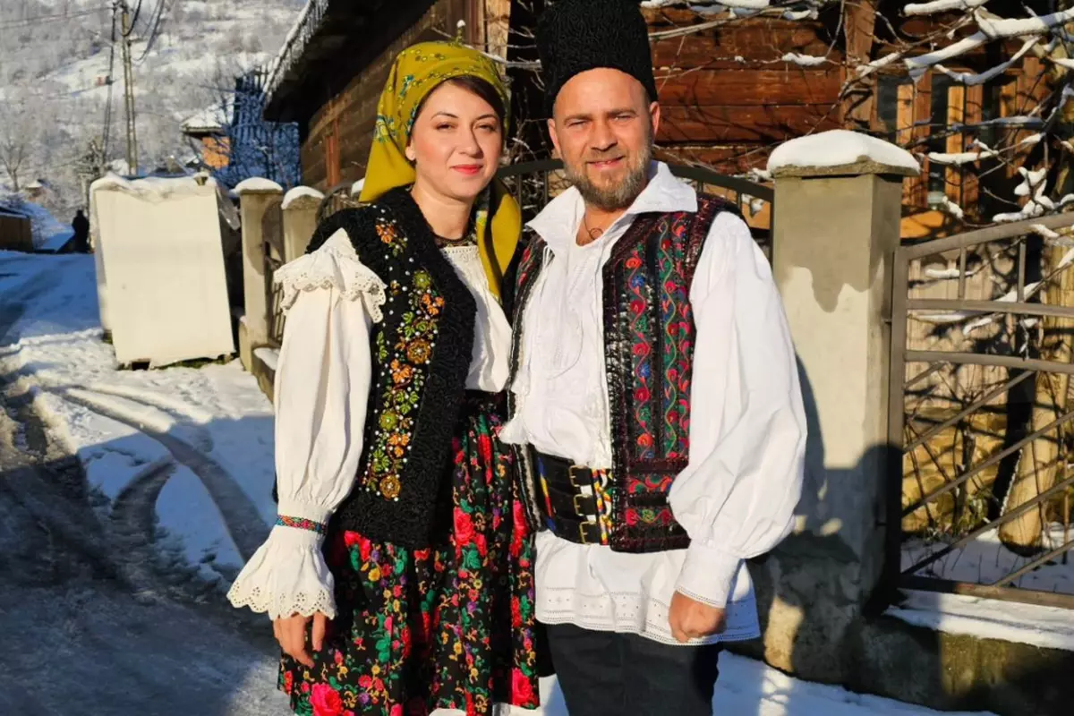 Cine este si cum arata sotia lui Cosmin Selesi 12