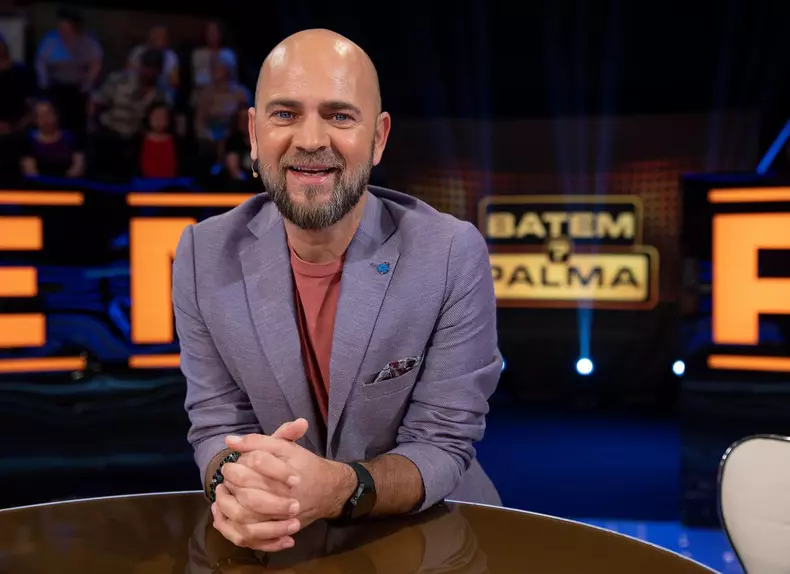 Cine este si cum arata sotia lui Cosmin Selesi 4