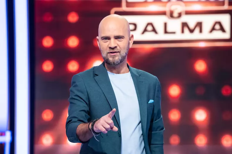 Cine este si cum arata sotia lui Cosmin Selesi 5