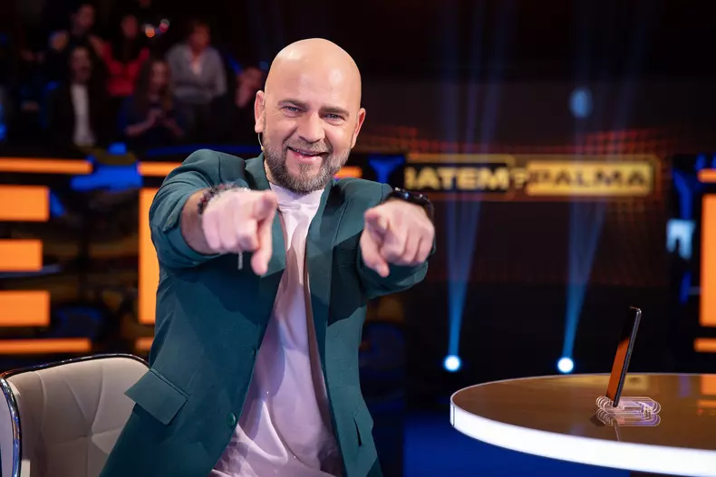 Cine este si cum arata sotia lui Cosmin Selesi 7