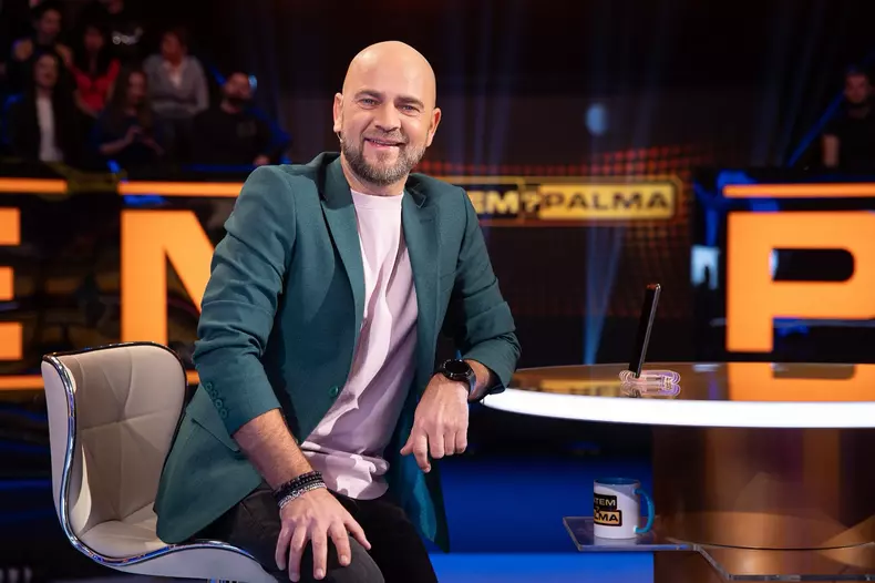 Cine este si cum arata sotia lui Cosmin Selesi 8