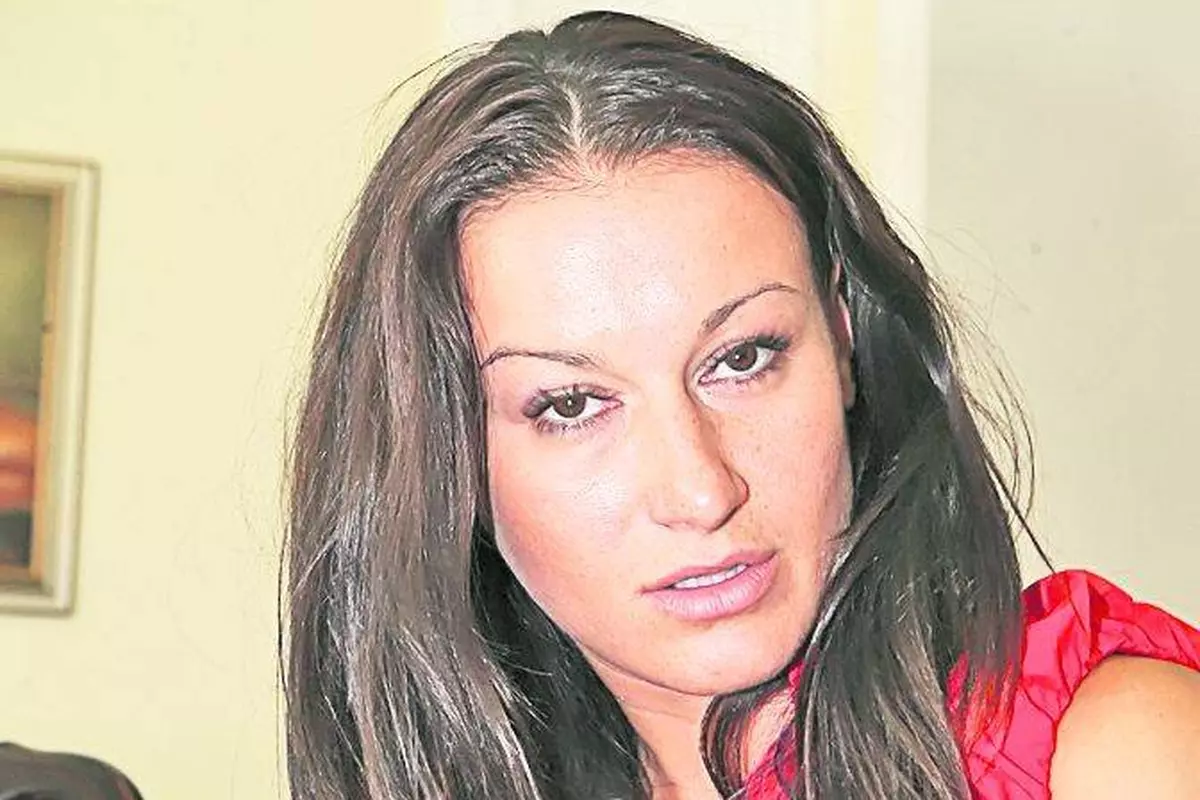 Cu ce se ocupa si cum arata acum Raluca Sandu, fiica fostului presedinte al FRF, Mircea Sandu 18