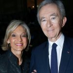 Cu ce se ocupa si cum arata sotia celui mai bogat om din lume