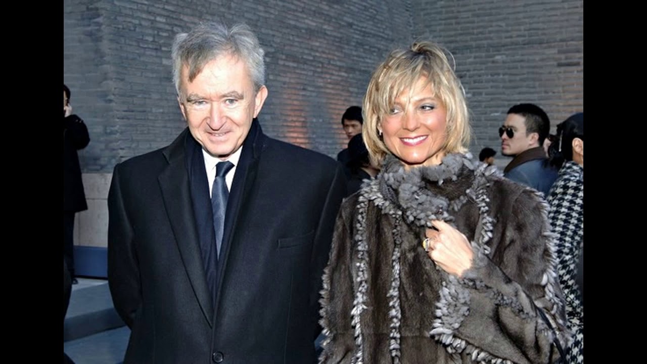 Cu ce se ocupa si cum arata sotia celui mai bogat om din lume 21