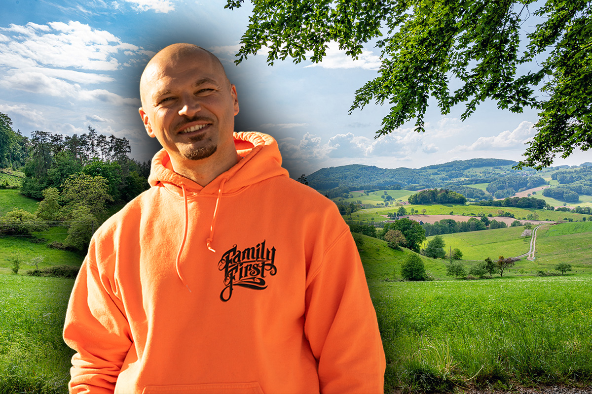 Cum arată casa de la țară a lui Puya. Artistul și-a făcut un colț de rai lângă București