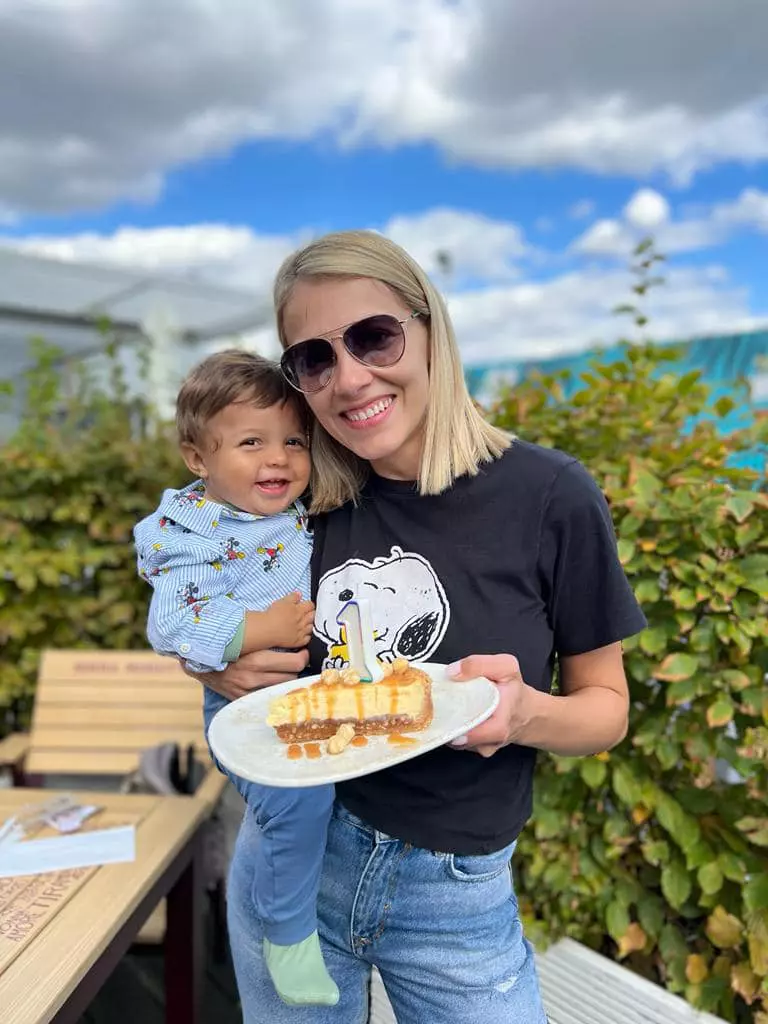 Cum arata fata cea mare a lui Cabral, la 21 de ani 3