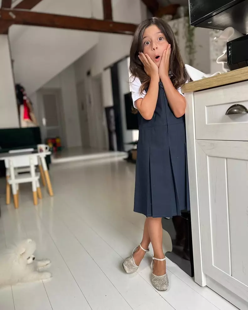 Cum arată mansarda in care locuieste Amalia Enache 13