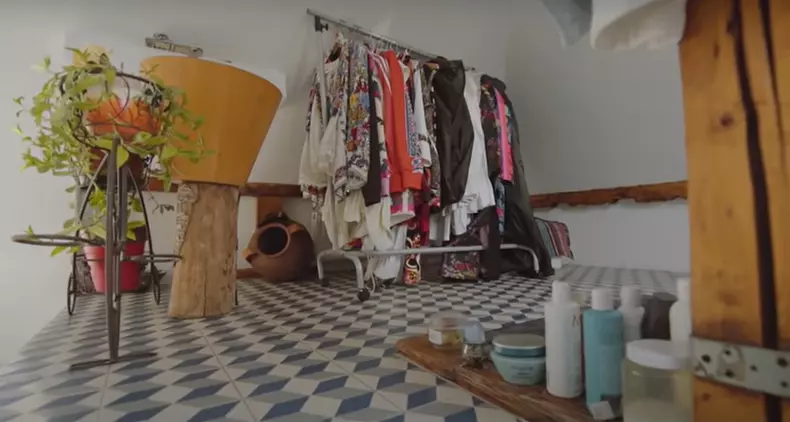 Cum arată mansarda in care locuieste Amalia Enache 3