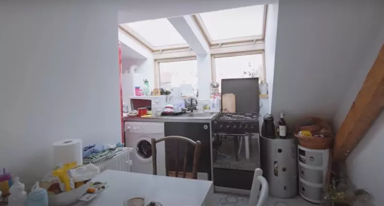 Cum arată mansarda in care locuieste Amalia Enache 4