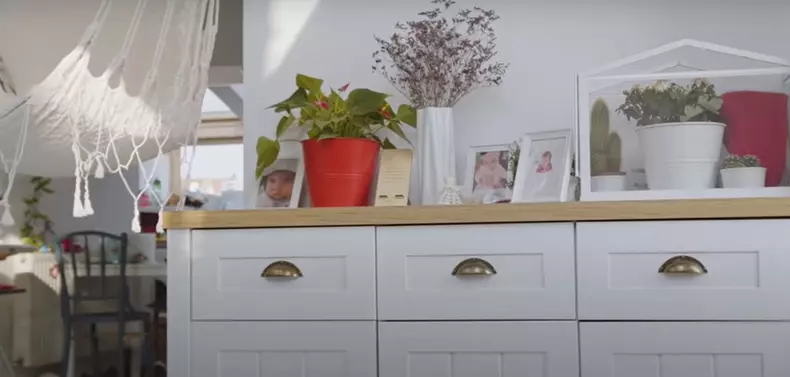 Cum arată mansarda in care locuieste Amalia Enache 8