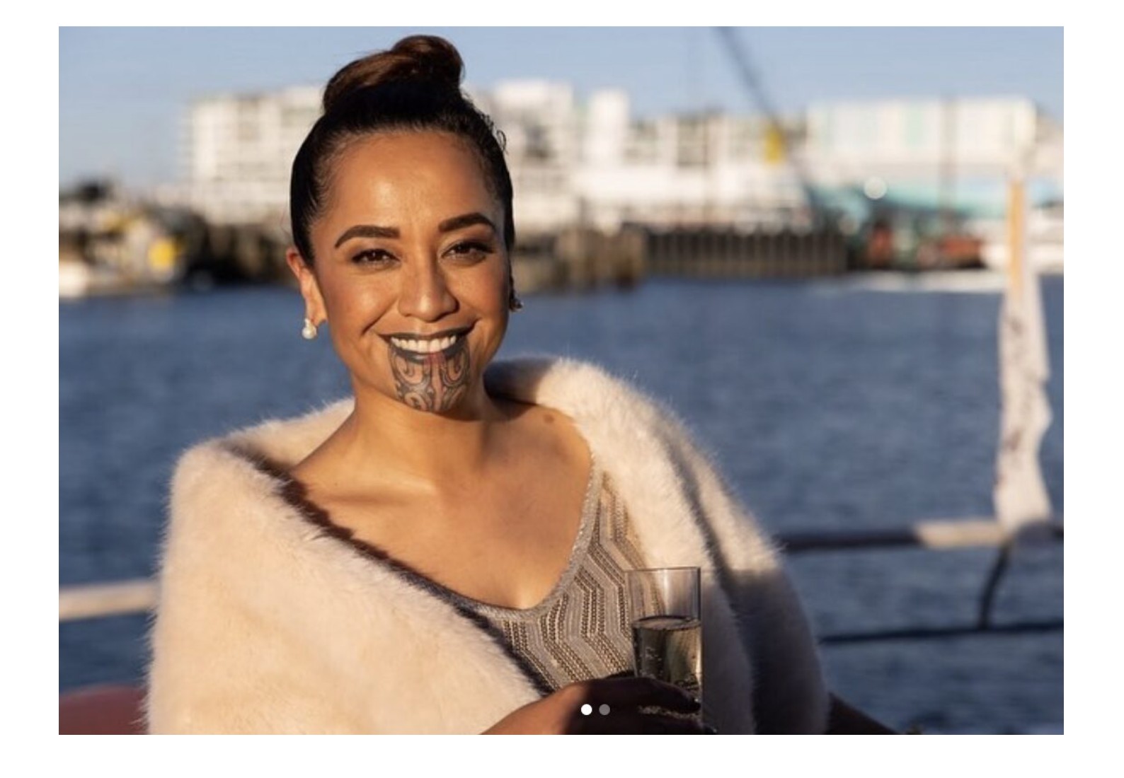 Cum arata prima prezentatoare TV din lume cu tatuaj facial 1