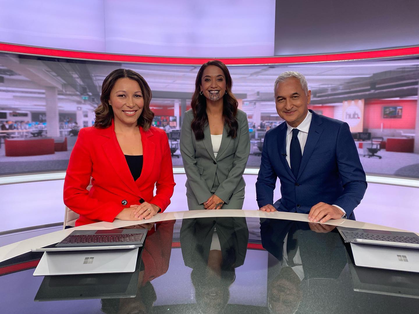 Cum arata prima prezentatoare TV din lume cu tatuaj facial 13