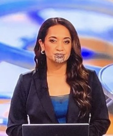 Cum arata prima prezentatoare TV din lume cu tatuaj facial 3