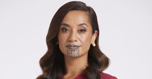 Cum arata prima prezentatoare TV din lume cu tatuaj facial 5