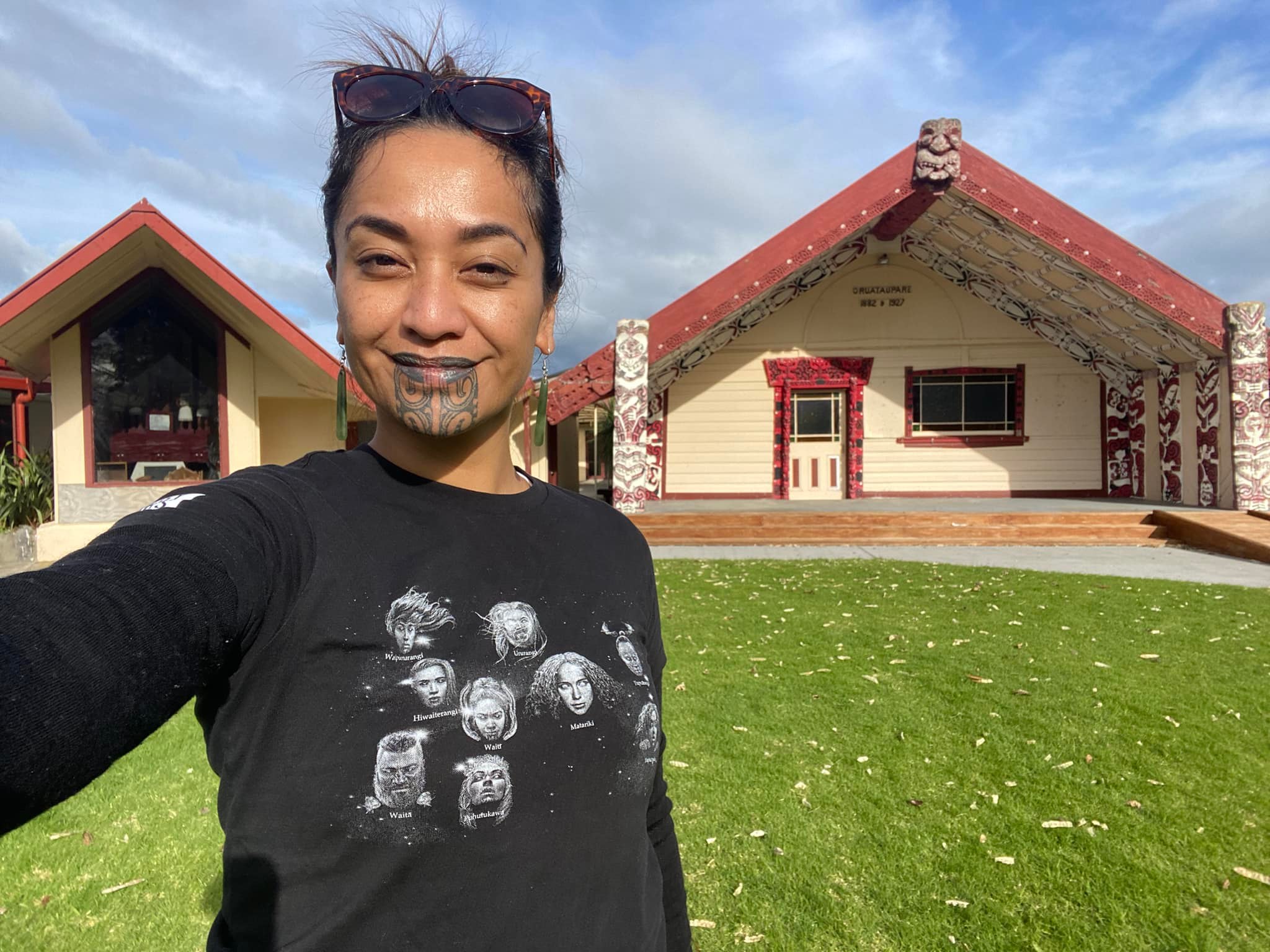 Cum arata prima prezentatoare TV din lume cu tatuaj facial 8