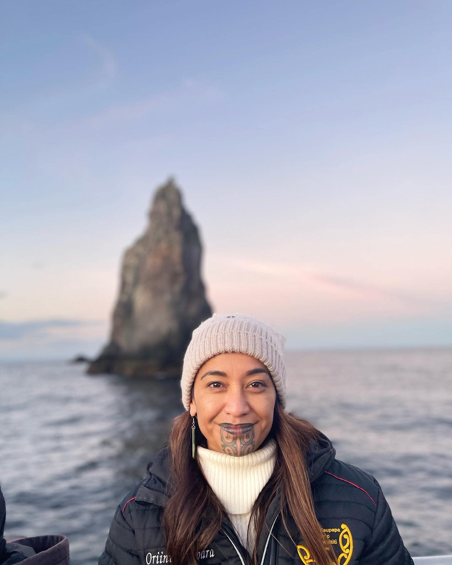 Cum arata prima prezentatoare TV din lume cu tatuaj facial 9