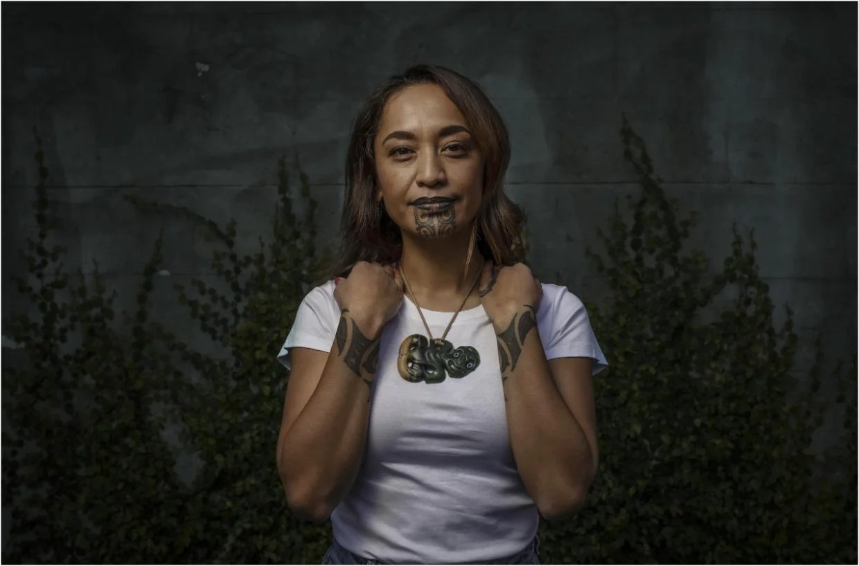 Cum arata prima prezentatoare TV din lume cu tatuaj facial