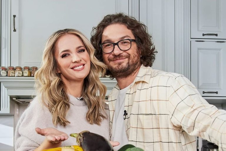 Cum arătau Florin Dumitrescu și soția lui, în ziua nunții. Singura imagine care a scăpat pe net cu cei doi