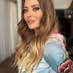 Delia, umilita pe Internet dupa ce s-a pozat nemachiata 8