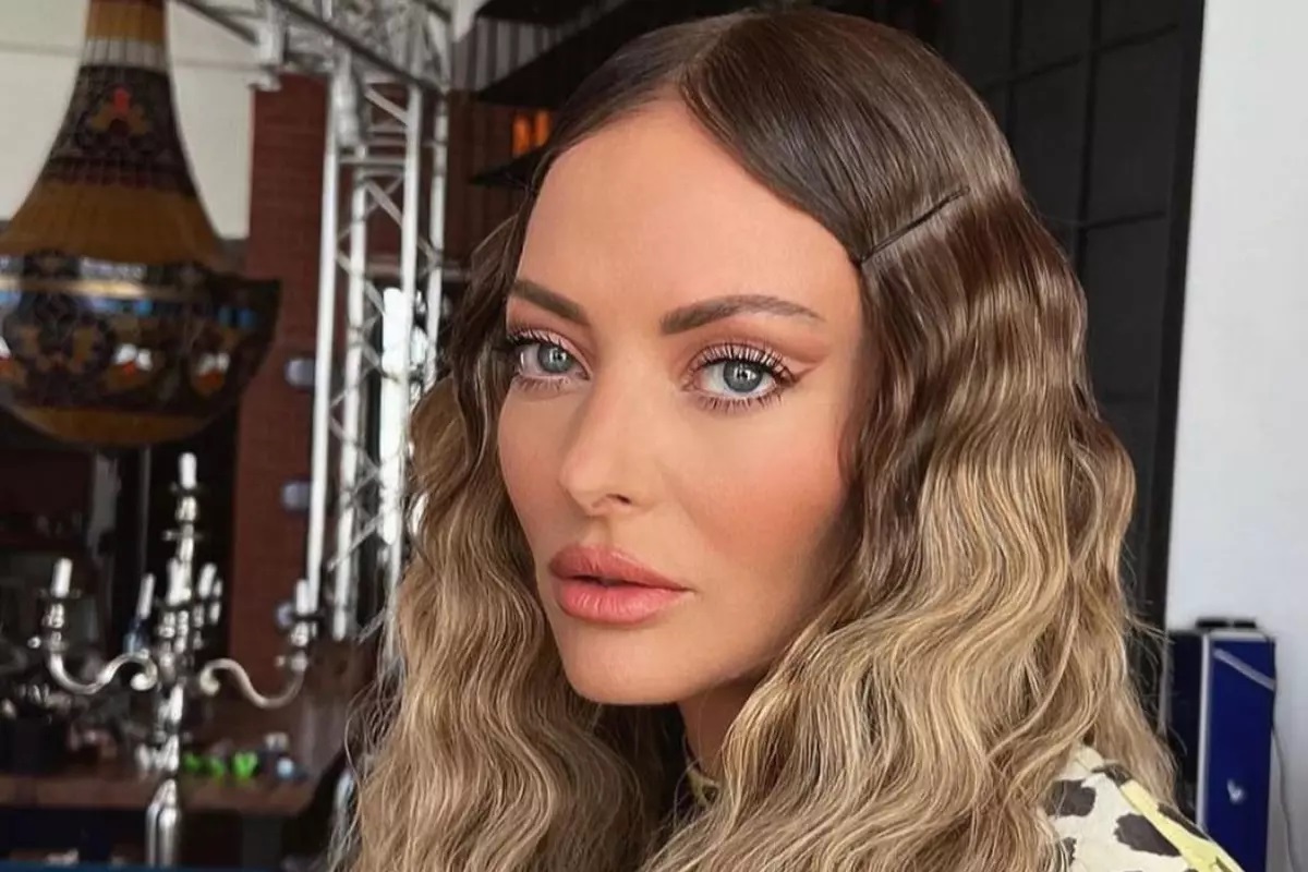 Delia, umilita pe Internet dupa ce s-a pozat nemachiata