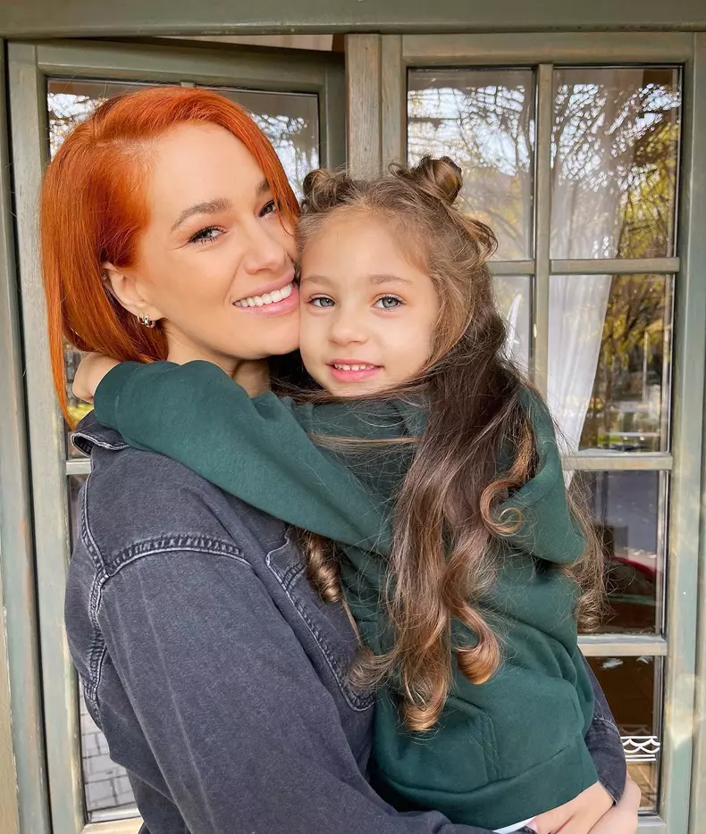 Feli Donose iubeste din nou, dupa divortul de tatal fetitei ei 1