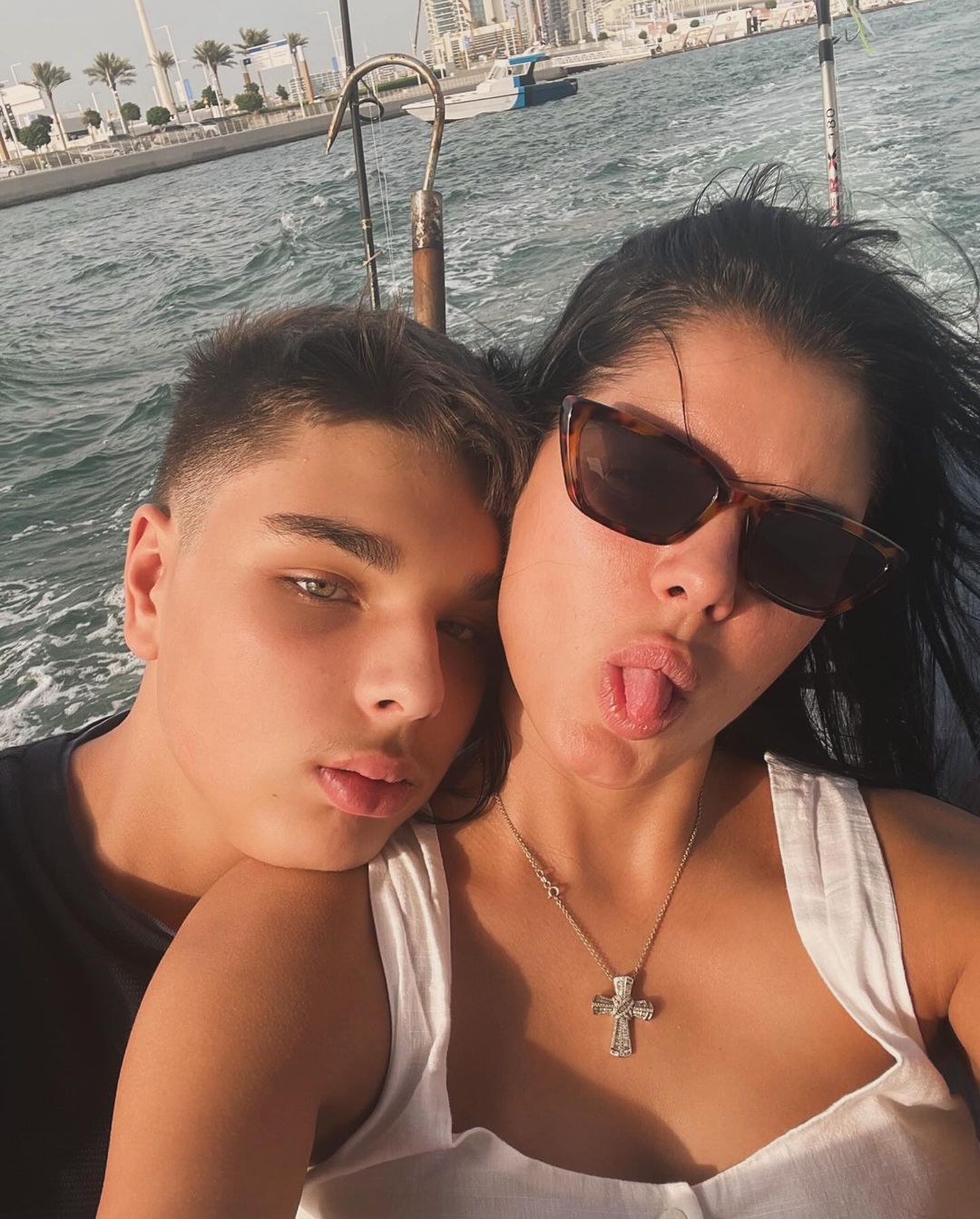 Ileana Lazariuc, ipostaze rare cu nepotii lui Tiriac in Dubai 2