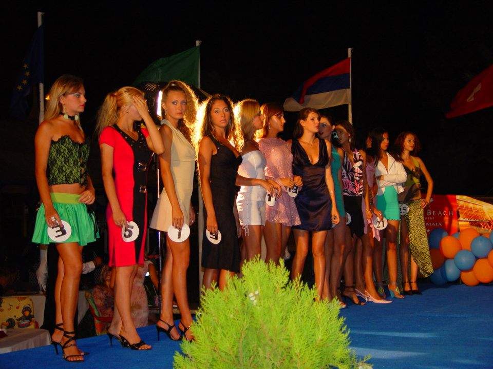 Imagine nemaivazuta cu Alexandra Stan, de la 15 ani, cand a castigat un concurs de Miss 3