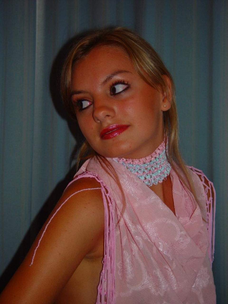 Imagine nemaivazuta cu Alexandra Stan, de la 15 ani, cand a castigat un concurs de Miss 5