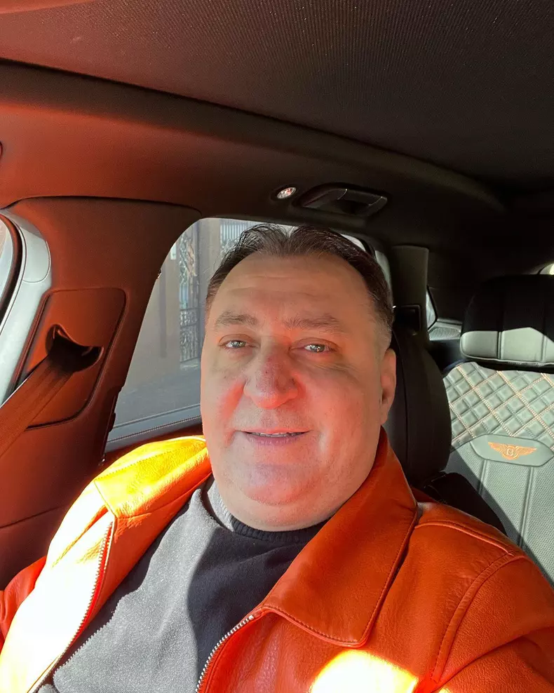 Imagine rara cu Vali Vijelie si sotia lui, Carmen Rusu, din ziua nuntii 4