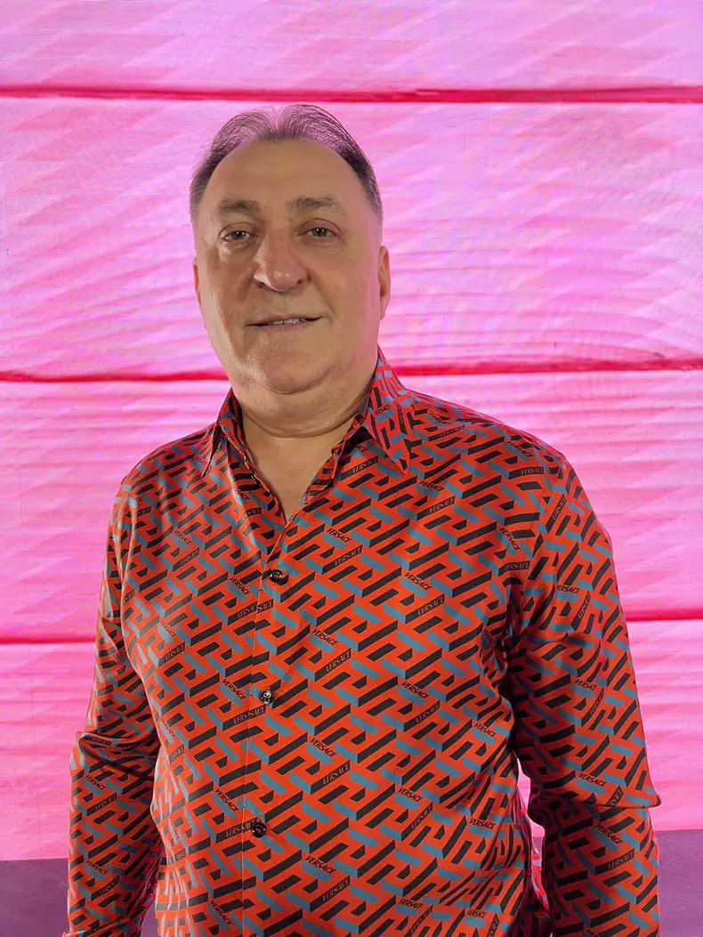 Imagine rara cu Vali Vijelie si sotia lui, Carmen Rusu, din ziua nuntii 5