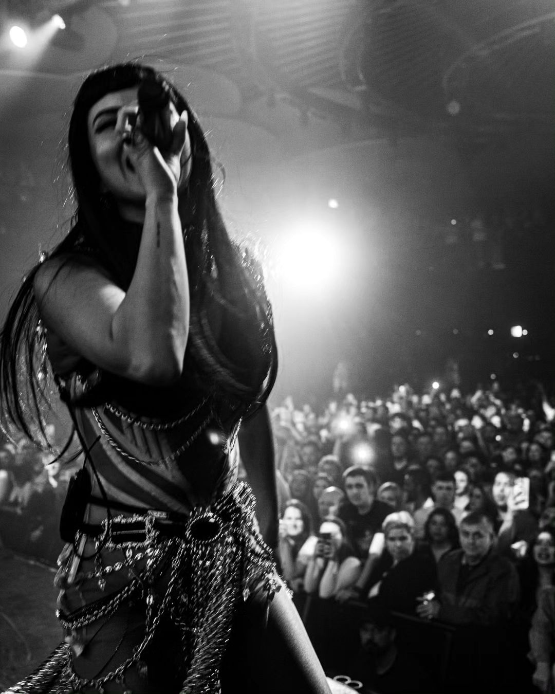 Inna si-a etalat formele perfecte in costum de baie minuscul 6