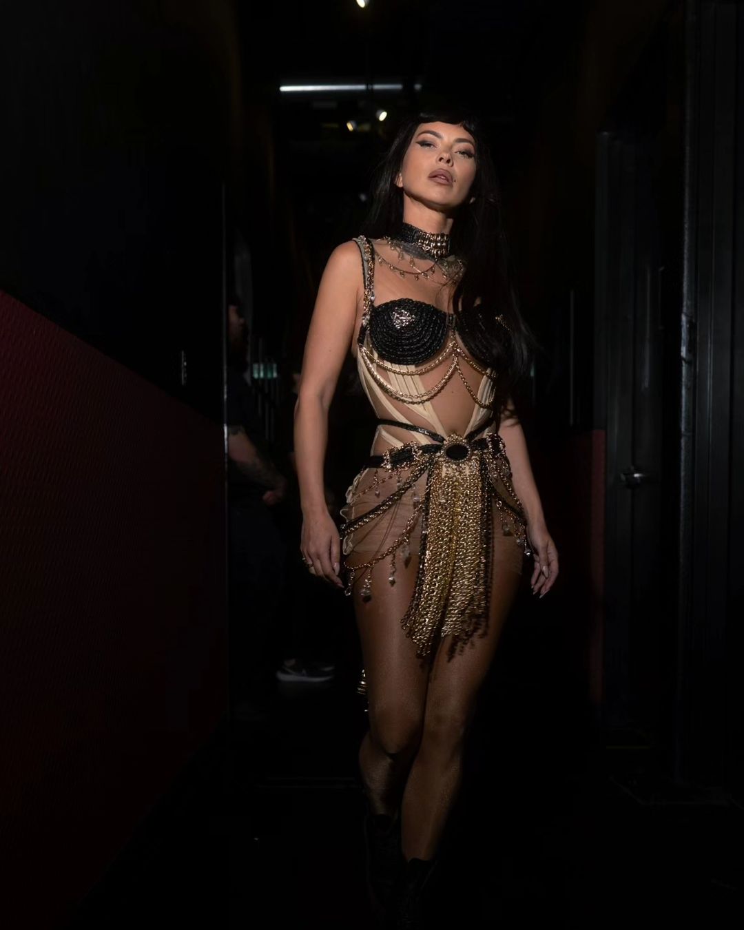 Inna si-a etalat formele perfecte in costum de baie minuscul 7