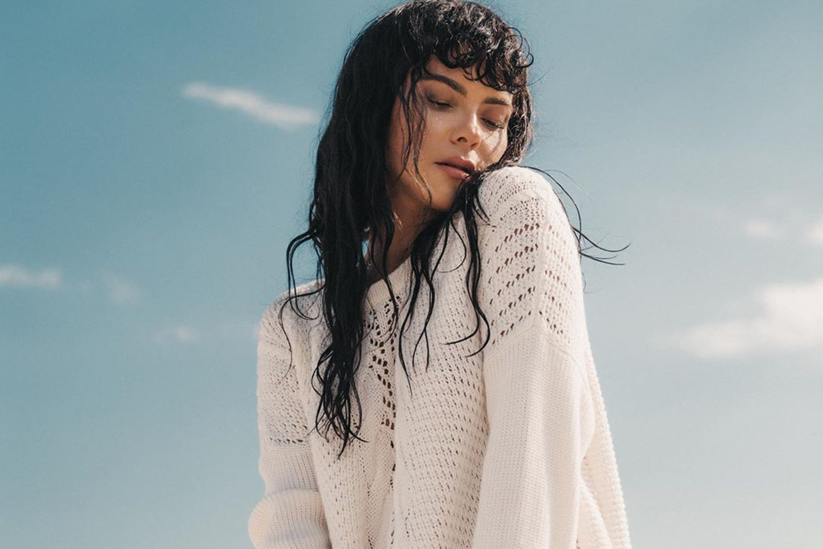 Inna si-a etalat formele perfecte in costum de baie minuscul