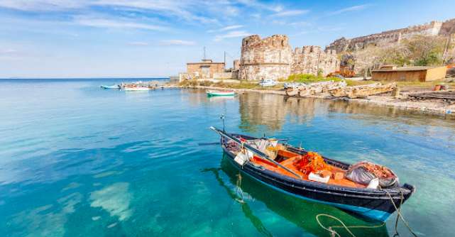 Insula superba din Grecia unde milioane de romani vor sa ajunga 5