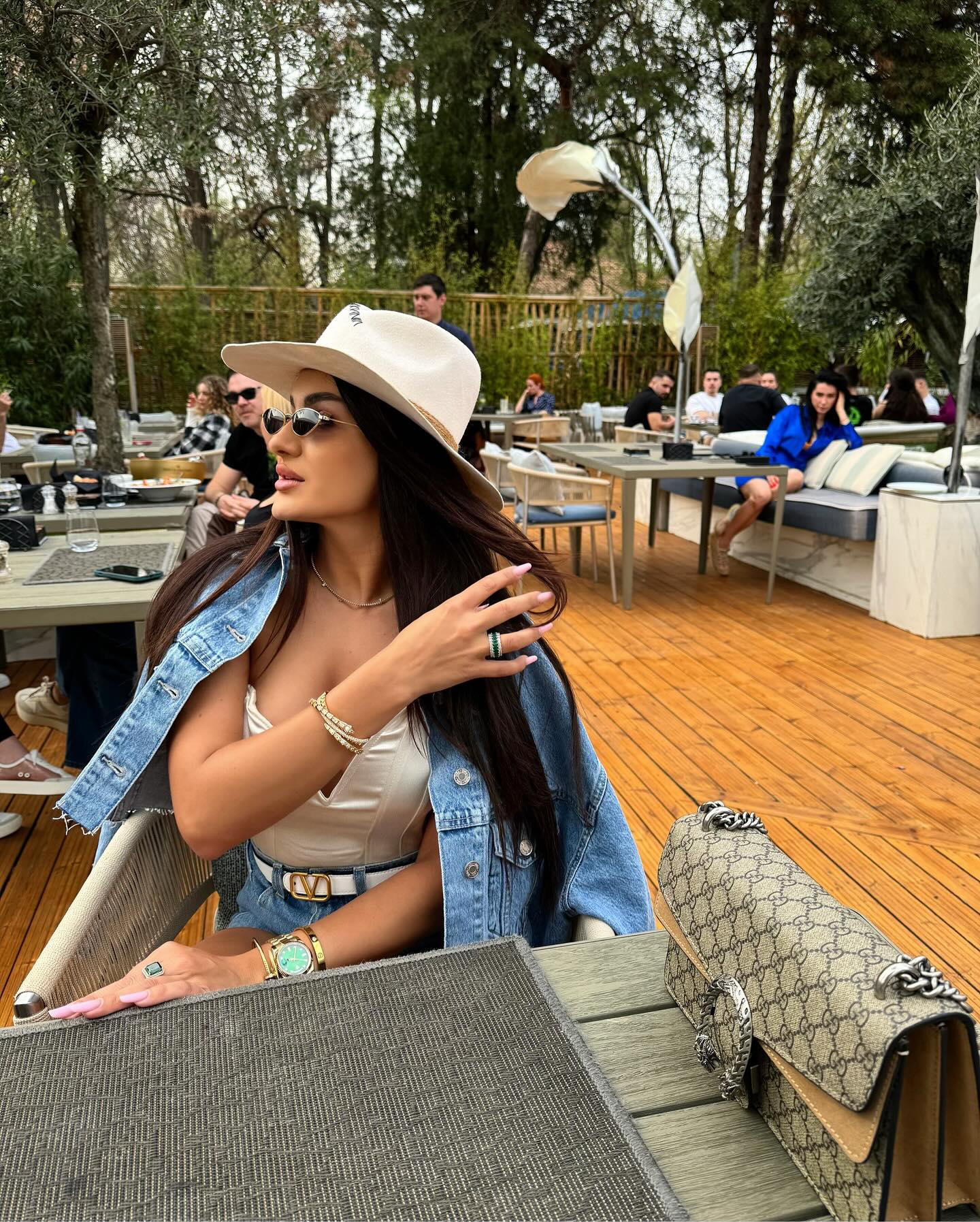 Larisa Popa, aparitie fermecatoare in public 1