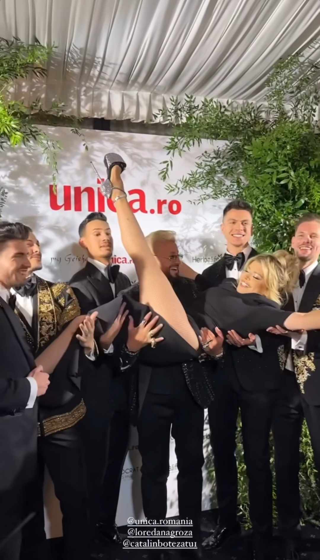 Loredana Groza, aparitie provocatoare la un eveniment monden 2