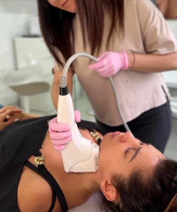 Nicoleta Luciu, o noua vizita la medicul estetician 1